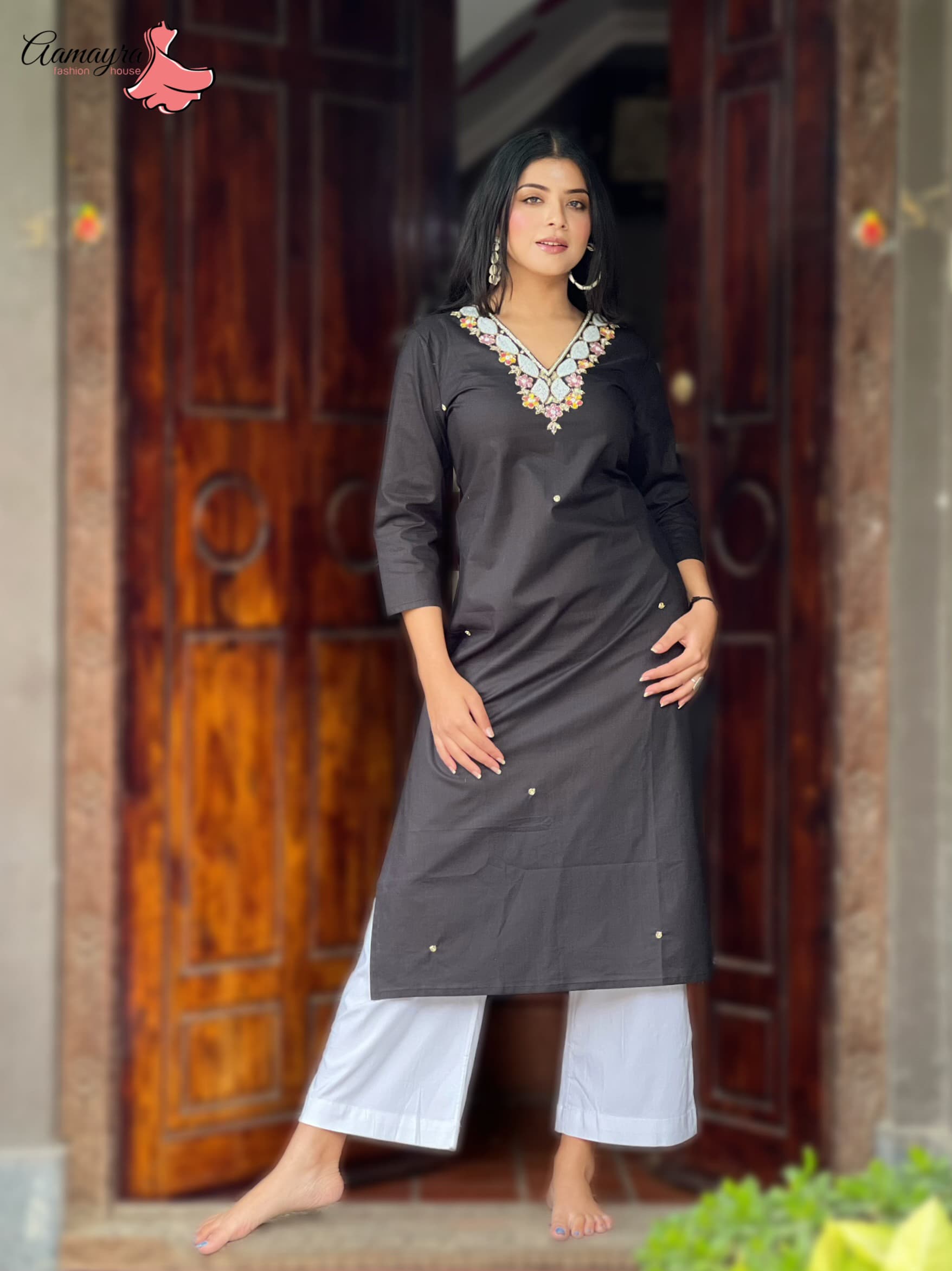Aamayra Fashion House Black Coloured Straight Kurti